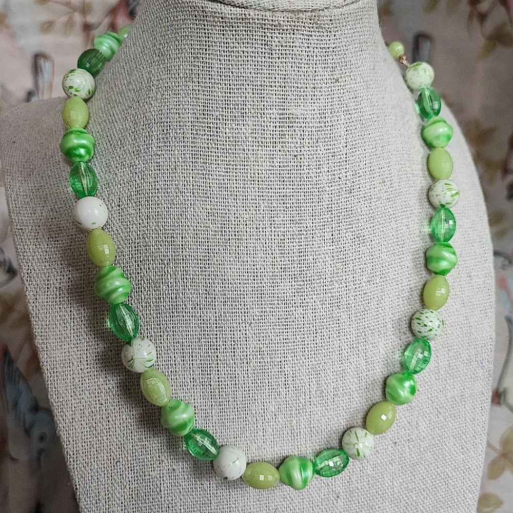 Western Germany Plastic Red Aurora Borealis Light Weight Beaded Vintage Necklace